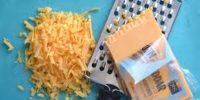Cheese grater with cheese